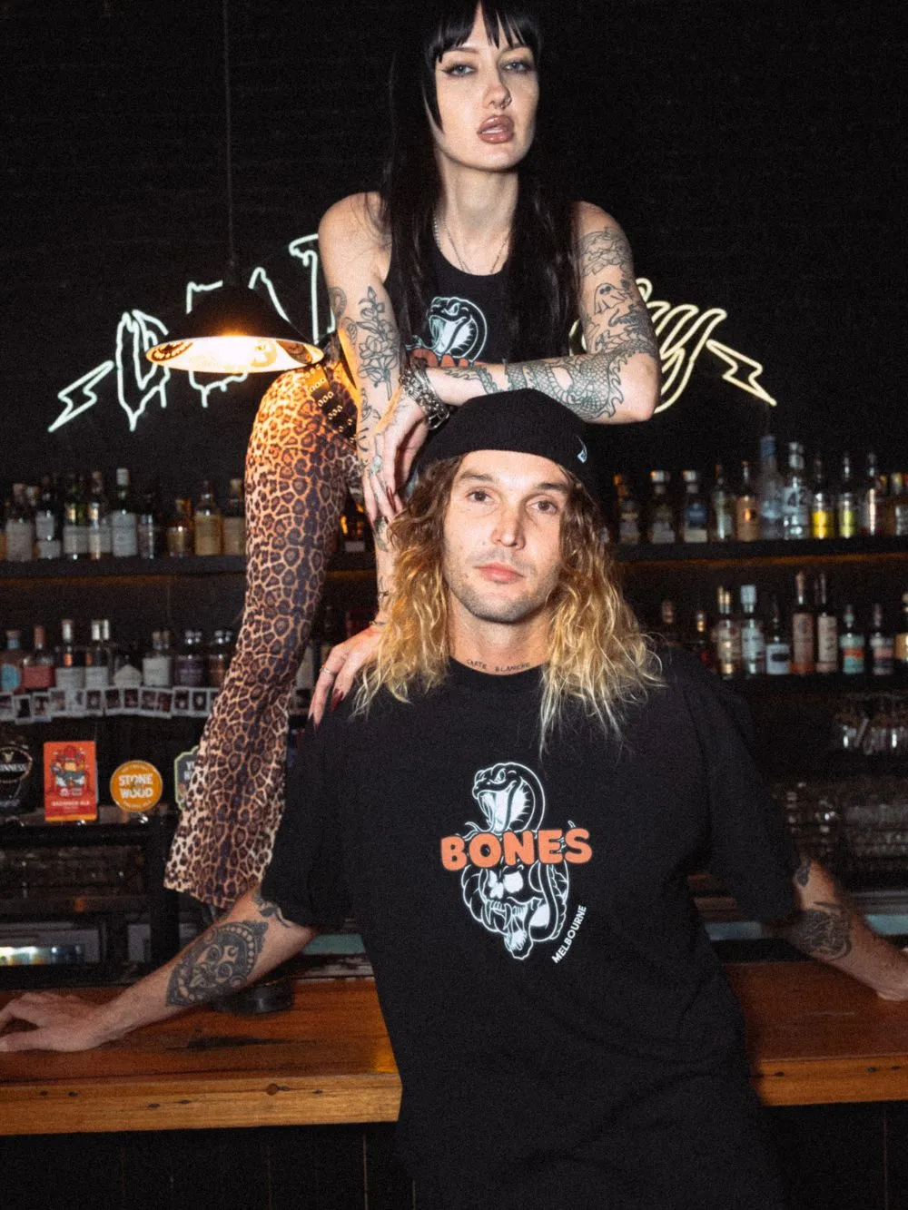 BILLY BONES CLUB THE DIVE BAR TEE IN VINTAGE BLACK