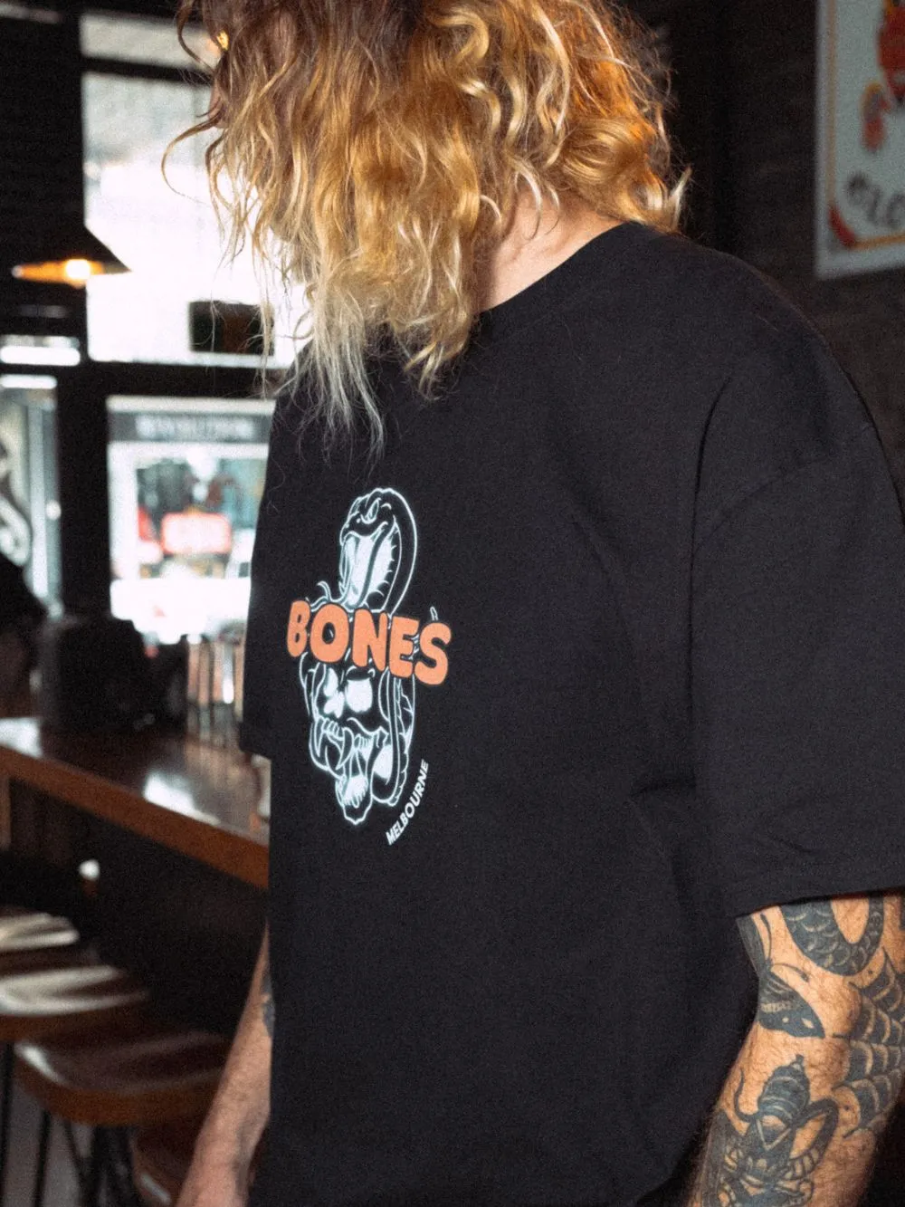 BILLY BONES CLUB THE DIVE BAR TEE IN VINTAGE BLACK