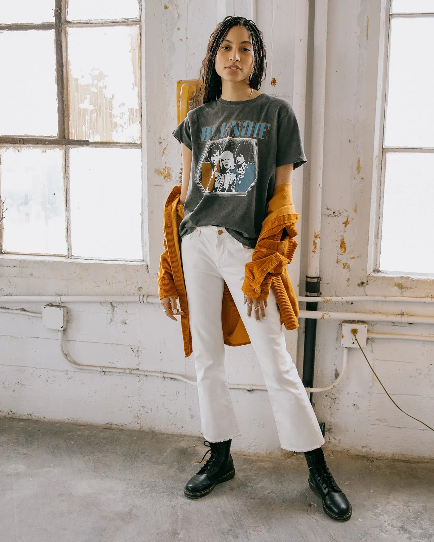 BLONDIE GLITTER TEE IN VINTAGE BLACK