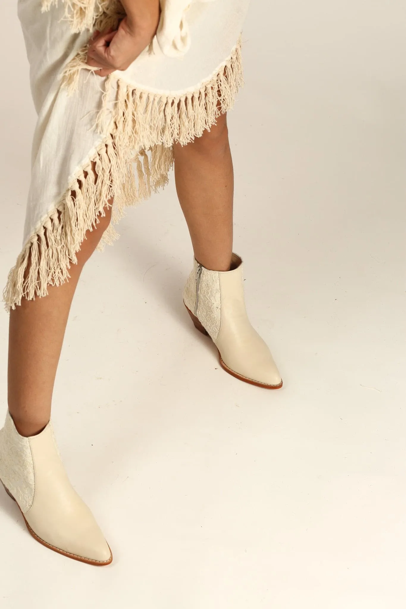 CREAM LEATHER CREME EMBROIDERED FABRIC BOOTS SEL